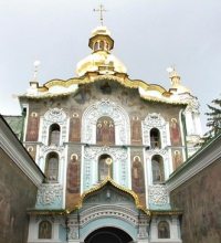 Троицкая надвратная церковь Киево-Печерской лавры (1106)