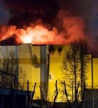 При пожаре в ТЦ в Кемерове погибли 64 человека