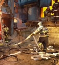 Крупный пожар на складе пиломатериалов в Хабаровске потушили спустя 11 часов