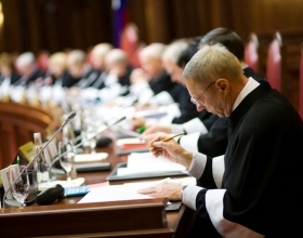 Матвиенко: лёгкого пути внесения изменений в конституцию быть не должно
